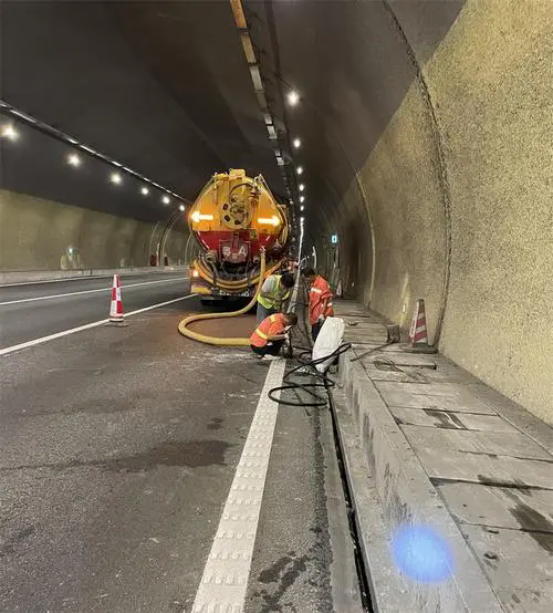 诏安隧道排水渠清淤